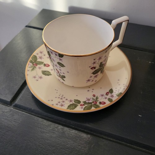 Wedgwood wild strawberry bloom - wedgwood,