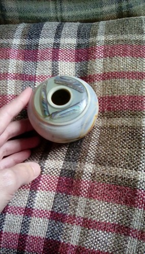 Stunning pottery vase - stunning,
