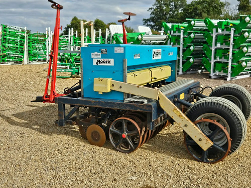 Moore unidrill metre - 3, row