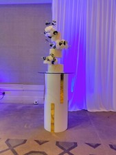 Gold bar plinth cake - gold, table