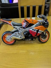 1/6 Scale Repsol Honda Fireblade Motorcycle Model