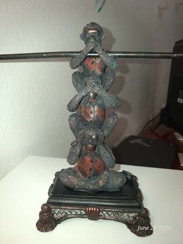 Three wise monkeys tall - wise,