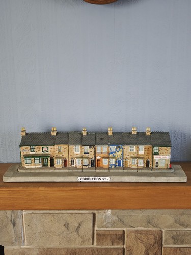 Coronation street ornament - coronation, row