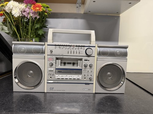 Sanyo vintage boombox - sanyo,