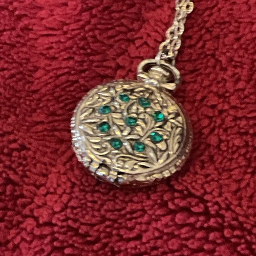 Vintage gold tone locket - tone, it