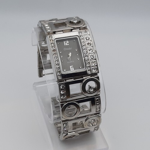 Women omaki wristwatch a - women's,