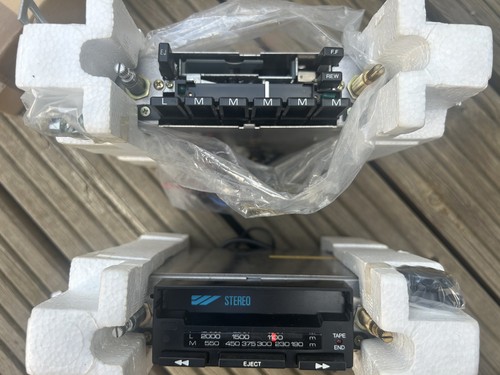 Vintage car radio - 2,