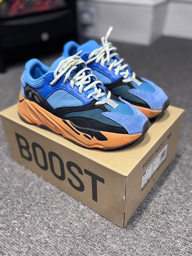 Yeezy 700 - ,