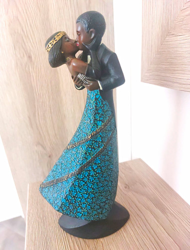 Enesco man and woman - woman, park