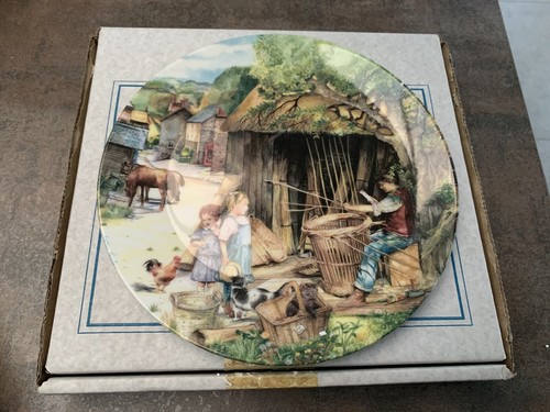 Royal doulton plate old - plate:,