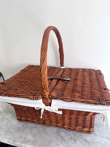 Wicker field picnic basket - field,