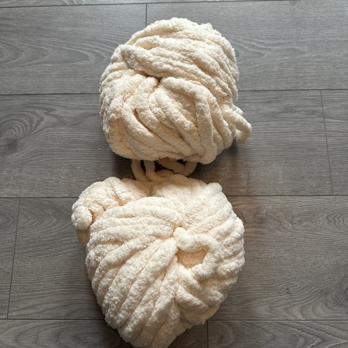 Balls chunky wool yarn - x,