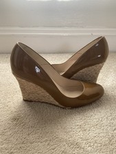 L K Bennett Taupe patent Leather Wedge Heel Court Shoes Size EUR 39. VGC