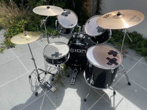 Acoustic drum kit - with, kick