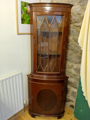 Corner cupboard reproduction - corner,