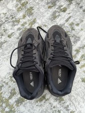 Adidas Yeezy boost 700 V2