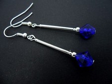 A PAIR OF COBALT BLUE CRYSTAL GLASS BEAD  SILVER  PLATED DROP  EARRINGS. NEW.
