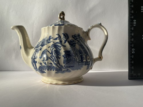 Sadler blue willow teapot - sadler,