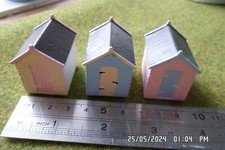 Model Railway scenery 00 Gauge beach huts x3 set 1