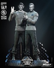 Spock & Kirk Star Trek Diorama