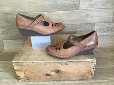 CLARKS Artisan Tan Brown