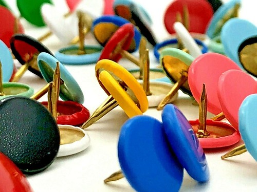 200 drawing pins assorted - pins,
