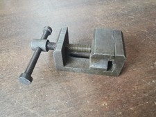 Small Vintage engineers type vice, 1" 1/4 wide jaws, no makers name. 