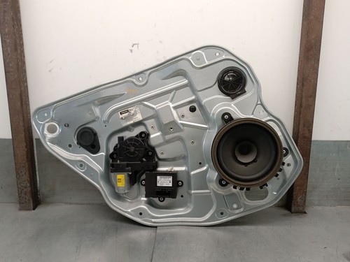 30661067 rear left - rear,