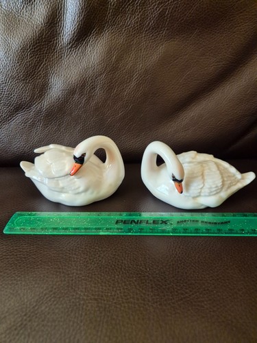 Beautiful ornament swans - .,