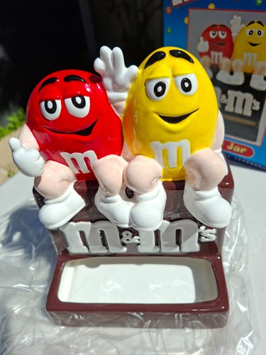 M red yellow - m&ms, m&m