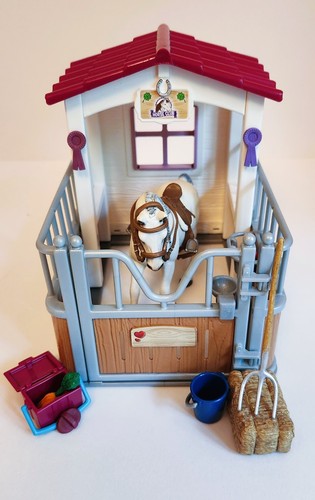 Schleich stable with - stable,