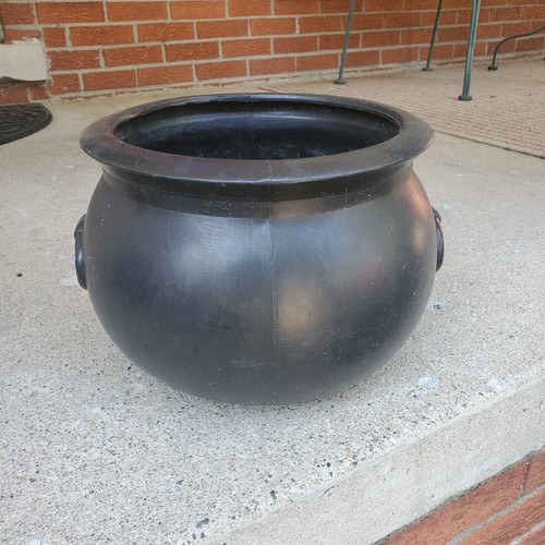 Blow mold black witches kettle - blow,