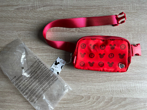 Lululemon disney everywhere - ×,