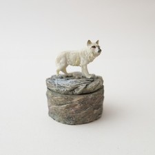 Willow Hall WHITE WOLF