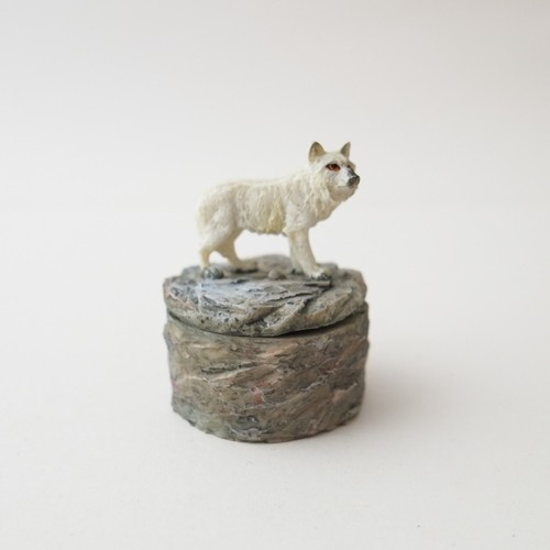 Willow hall white - white, wolf