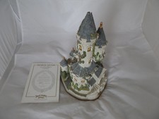 RARE LIMITED David Winter cottages Handmade Collectible - Big Guinevere's Castle