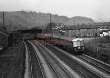 PHOTO  DMU 2 X 3 CAR SUBURBAN