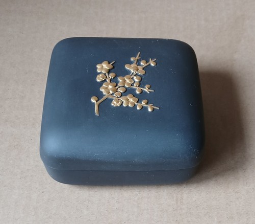 Wedgwood black gilded basalt - wedgwood,