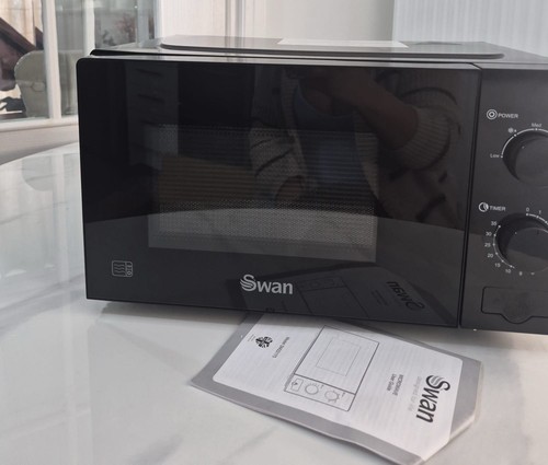 Swan black microwave sm221758 - swan,