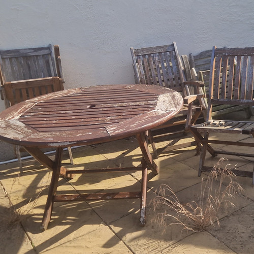 Wood round patio garden table - round,