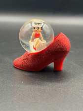 BETTY BOOP HER SNOW GLOBE SITS