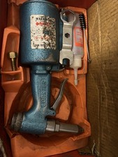 Lobster Air Riveter AR-011M Pneumatic Rivet Gun