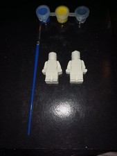2 Small Lego Figures In