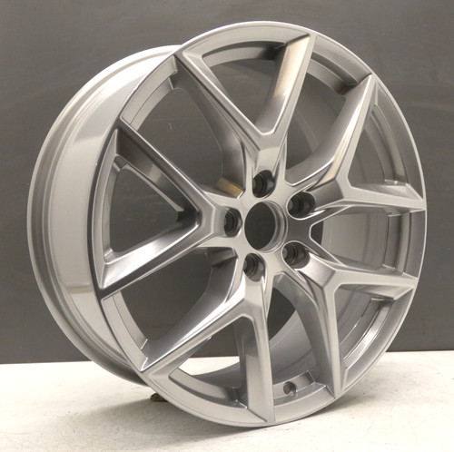 Volvo xc60 silver alloy - silver, 18"