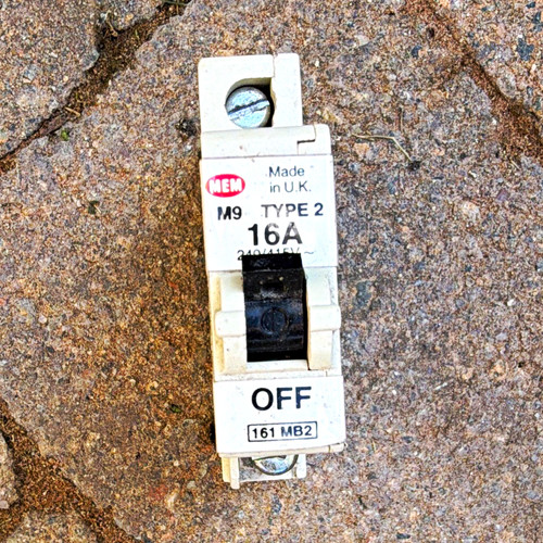 Mem type 16a pole - mem, 240v