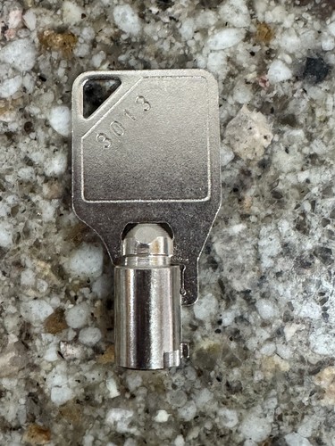 Tomy vending machine key 3013 - tomy,