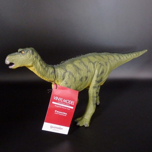 Big size dinosaur iguanodon - size,