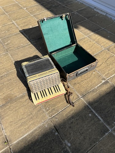 Hohner imperial small piano - small,