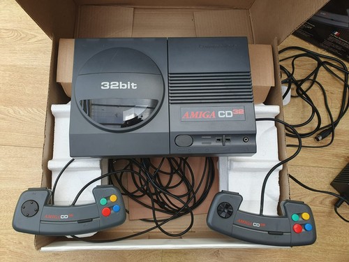 Retro commodore amiga cd32 - retro,