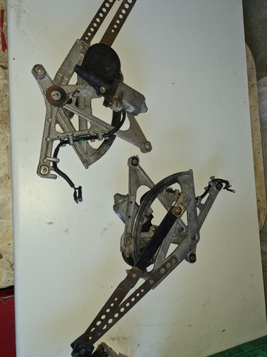 Window regulator front - regulator, right